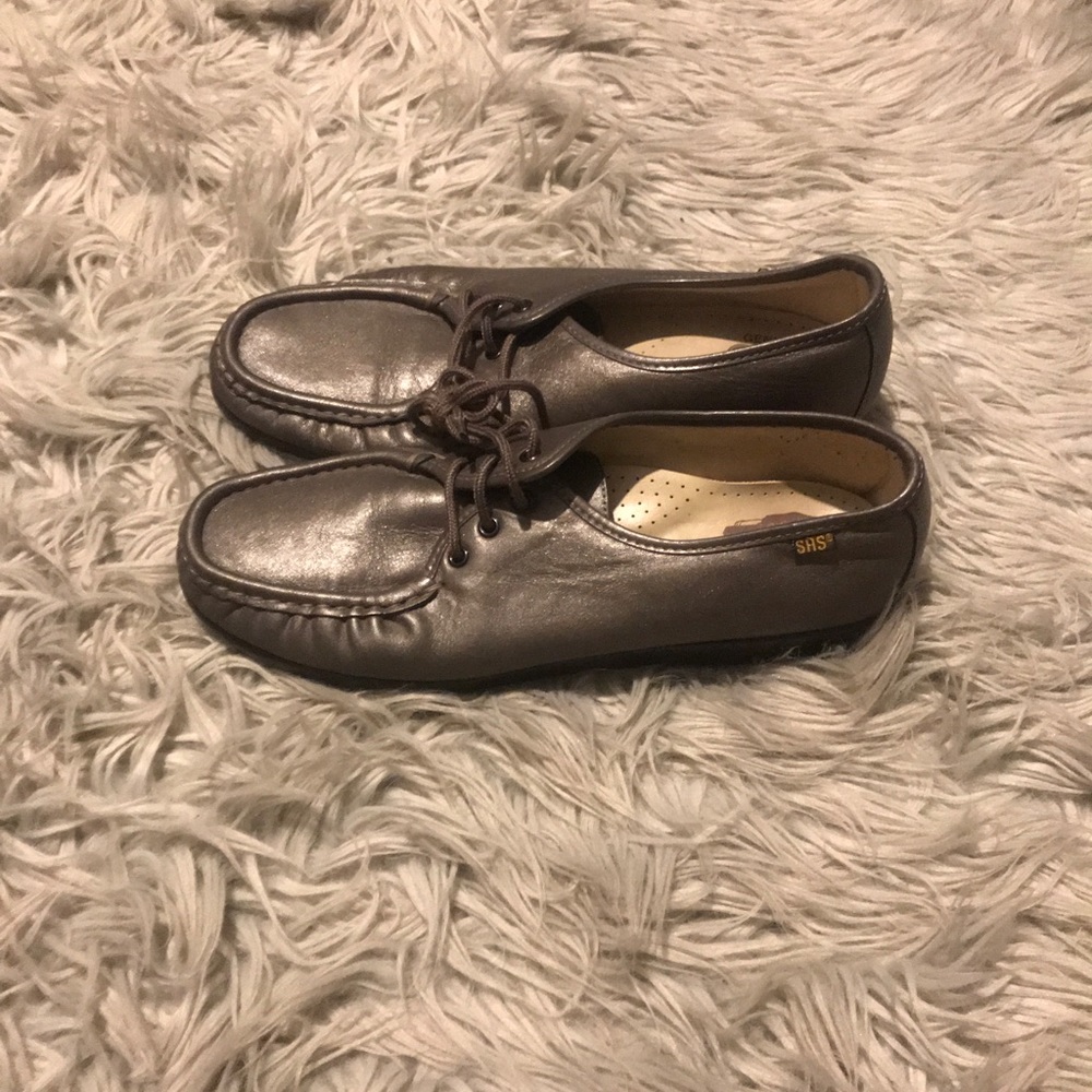 SAS men’s silver leather vintage tie loafers